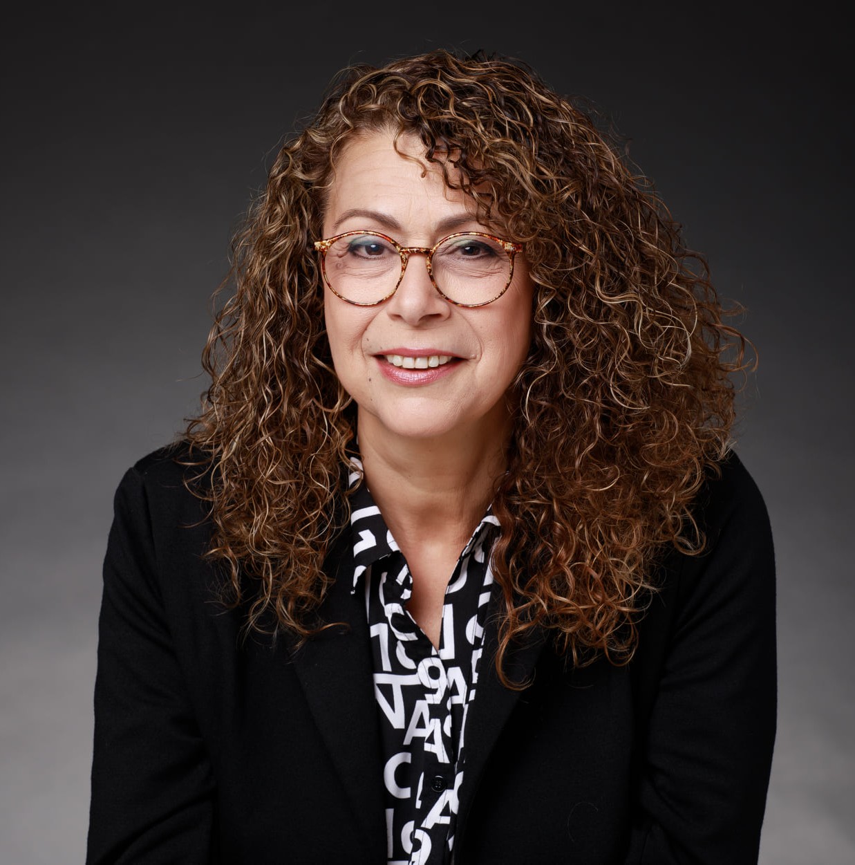 עו״ד דיצה גרומן - מומחית לליווי משפטי מרפסות וממ״דים